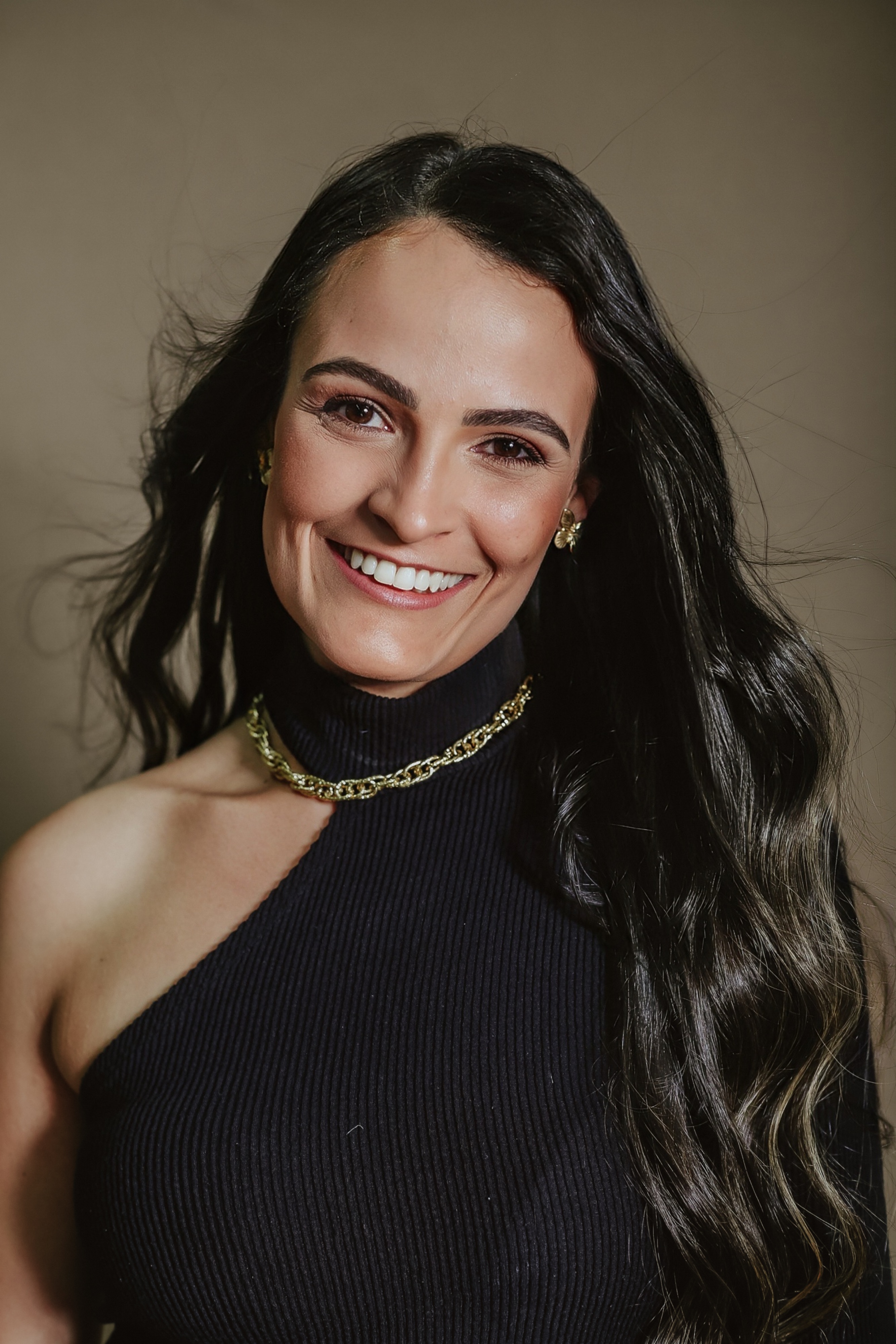 Fernanda Tonoli sorrindo